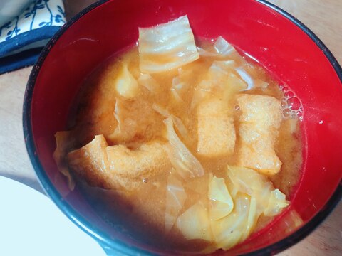 キャベツと油揚げの赤だし